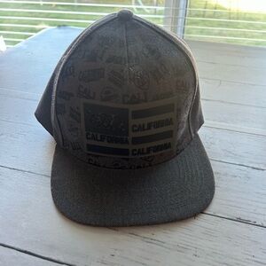 California top level one size snap back hat grey and black